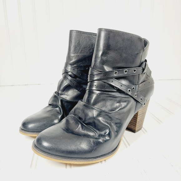 New Bella Vita Leather Strappy Block Heel Ankle Booties B144 - Picture 2 of 11